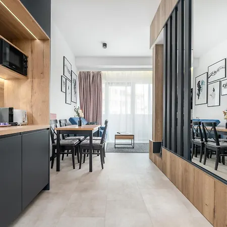 Flaming Hanza Tower Apartment